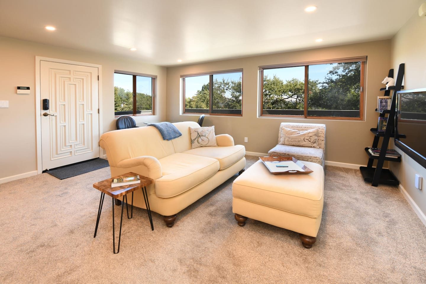 The Treehouse living room in Pleasant Hill, CA